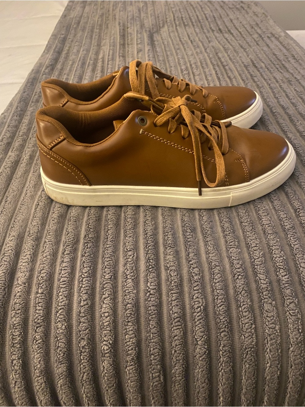Men’s Jonsen-Milan leather sneakers size 10